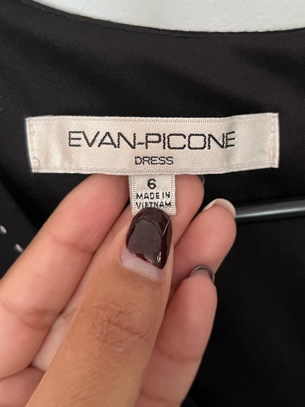 Evan- Picone Black Cap-Sleeve Sheath Dress with Contrast Stitching size 6 - Picture 3 of 7